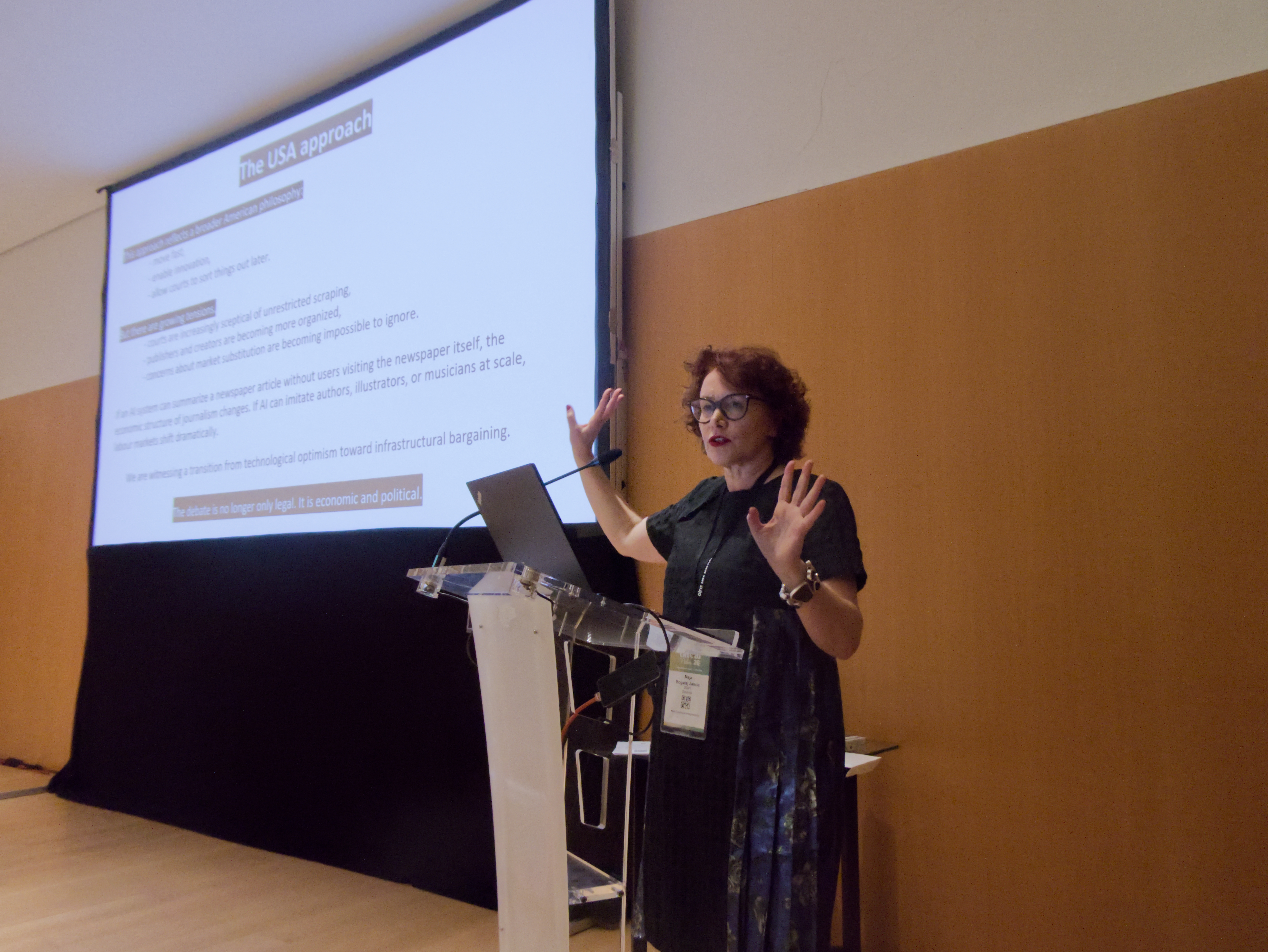 Maja presenting